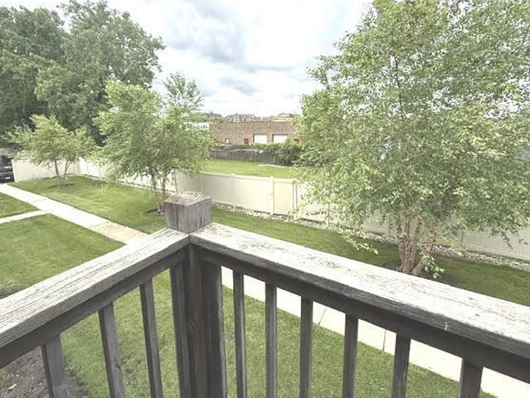 330 N Carter St #203 — Photo 2