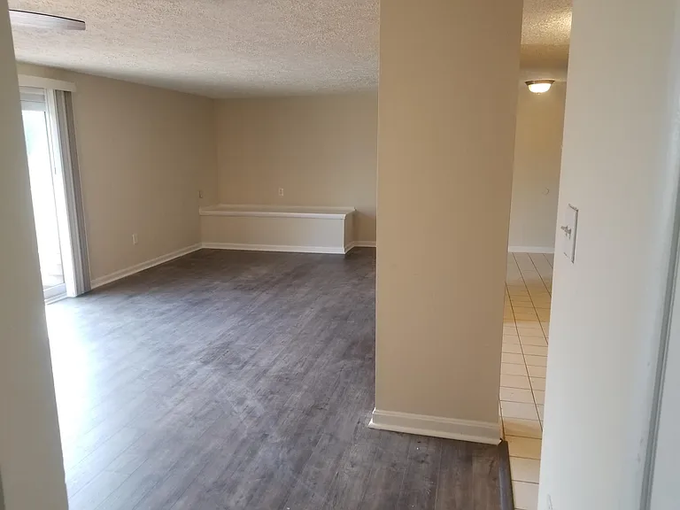 600 Heather Ridge Dr #F — Photo 2