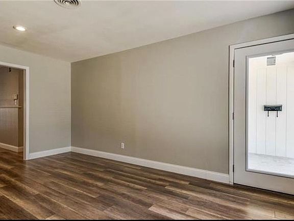3rd image of 2512 Livenshire Dr