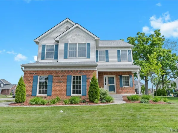 1132 Cantor Ln, South Lyon, MI 48178