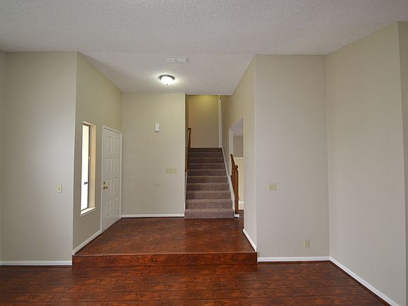 2nd image of 4023 De La Vina Way
