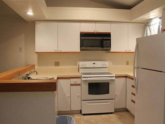 5th image of 3325 E Jefferson Sq