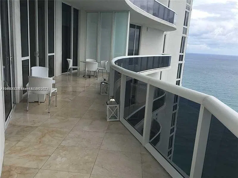16001 Collins Ave — Photo 4