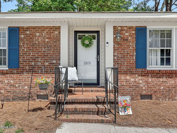 5th image of 1808 Oakdale Drive W