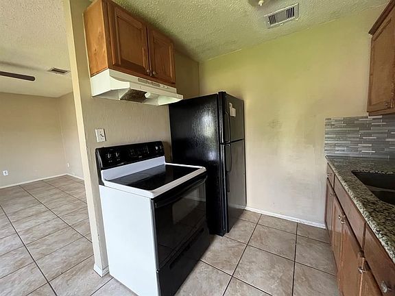 4th image of 3021 Sycamore Ave