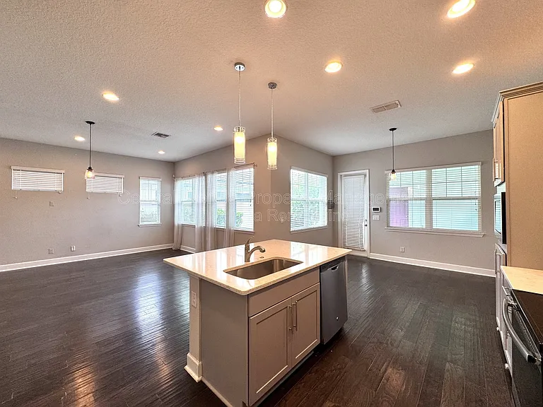 13808 Chauvin Ave — Photo 10