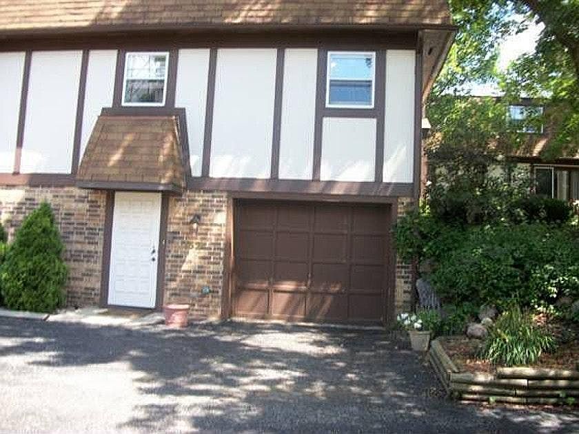 Beautiful Townhome Across From Country Club
