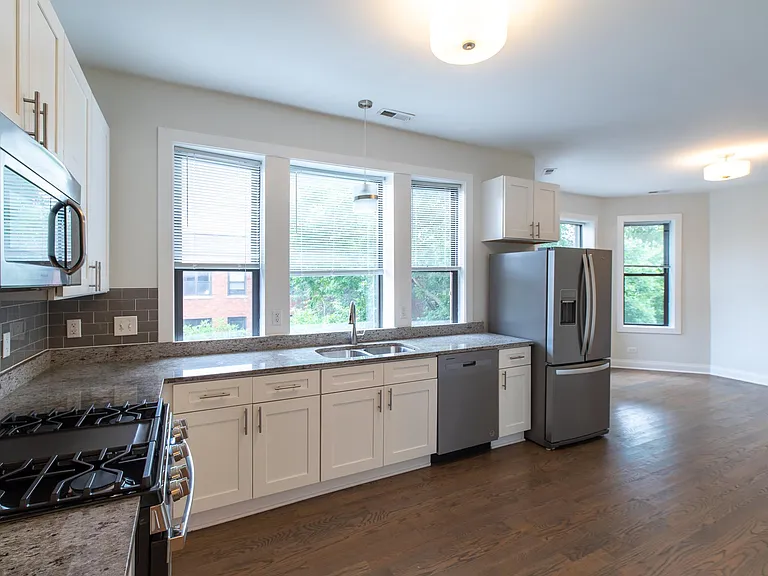 1353 W Bryn Mawr Ave #3E — Photo 1