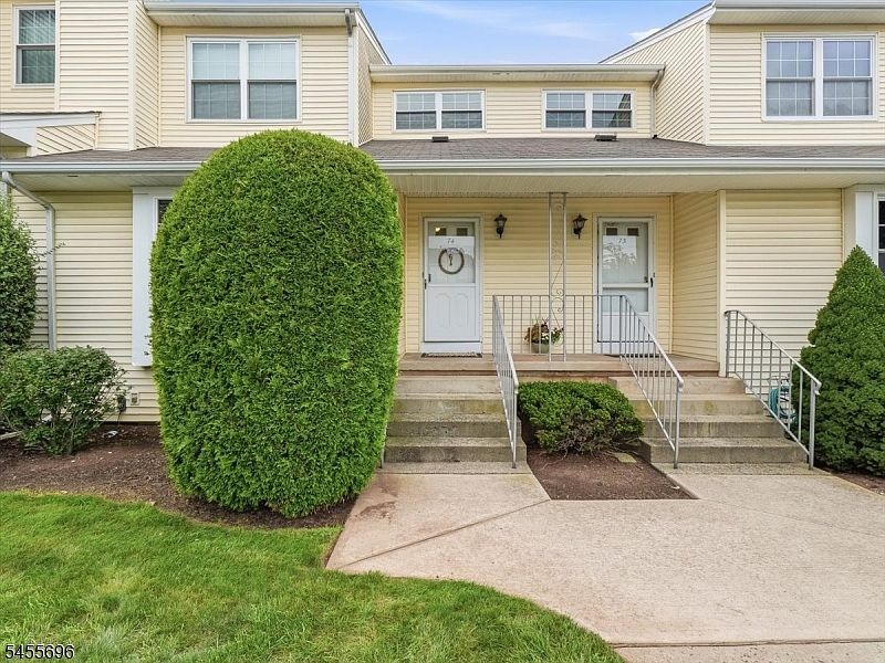 1st image of 74 Freemont Ct