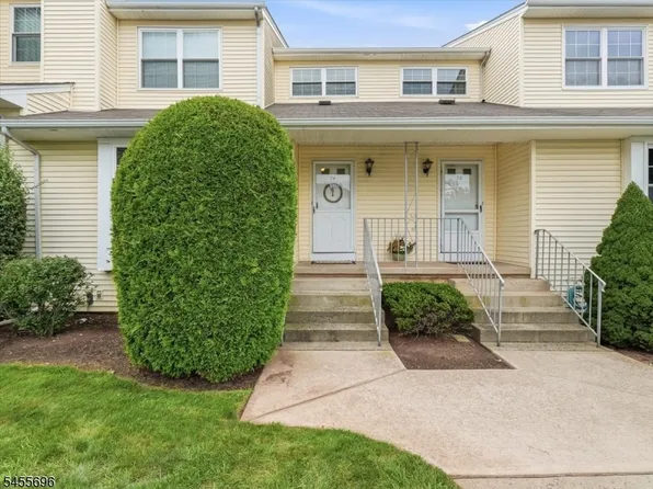 74 Freemont Ct, Franklin Twp., NJ 08873