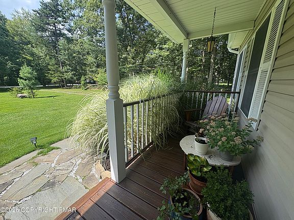 4th image of 142 Stillwater Dr