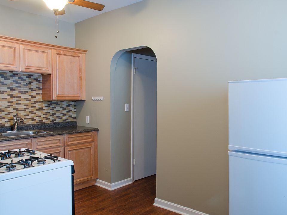 1st image of 628 W Delavan Ave APT 7