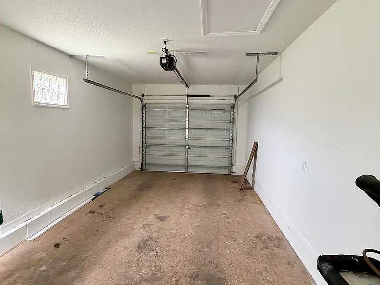 105 N Fairfax Ave — Photo 6