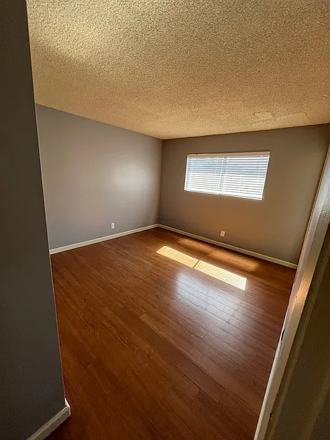 3 bed, 950 sqft, $2,500 — Photo 2