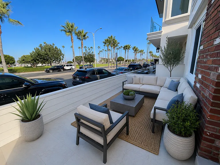 1723 W Balboa Blvd #A — Photo 2
