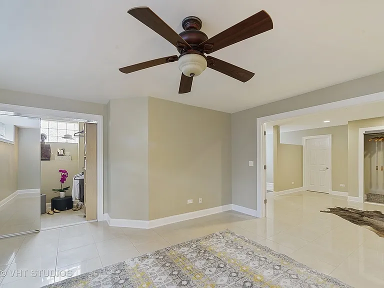 2042 W Warren Blvd — Photo 29