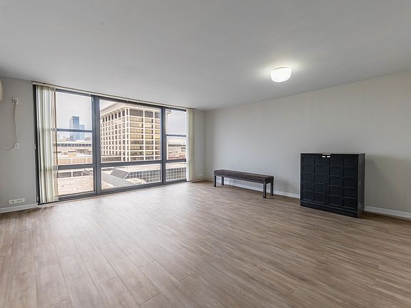 5th image of 2605 S Indiana Ave Unit 803
