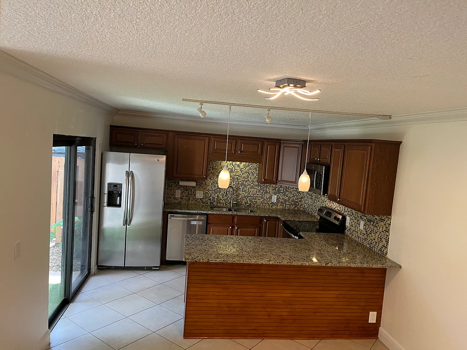 2 bed, 1200 sqft, $2,625 — Photo 2