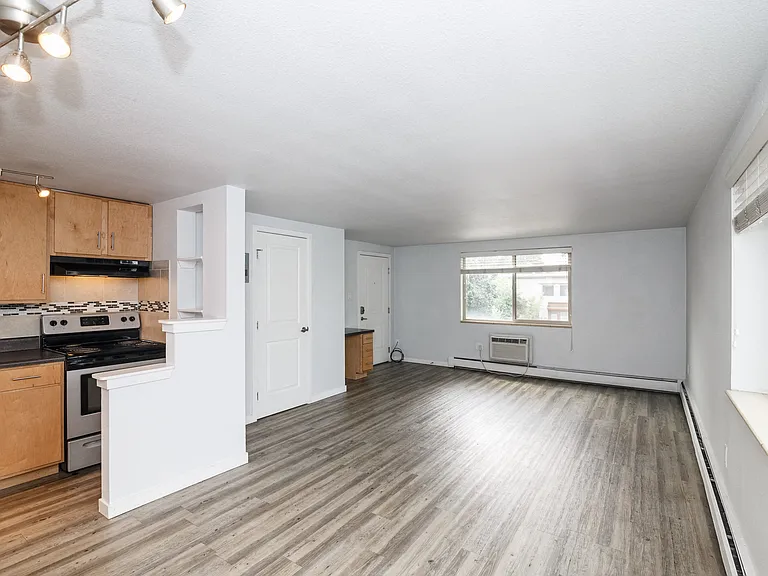 410 Delaware St — Photo 49