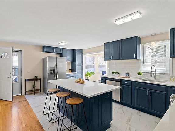 3rd image of 29 N Howard Ave #A