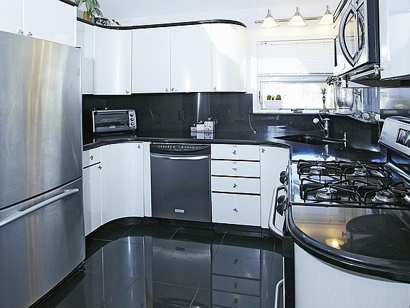 3rd image of 7310 Avenue X