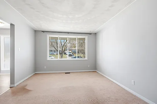 195 B Cedarvale Cres #A Photo 1