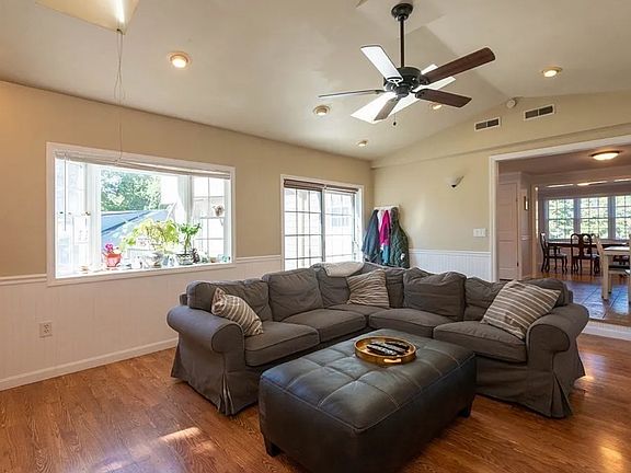 4th image of 165 W Shore Dr #1