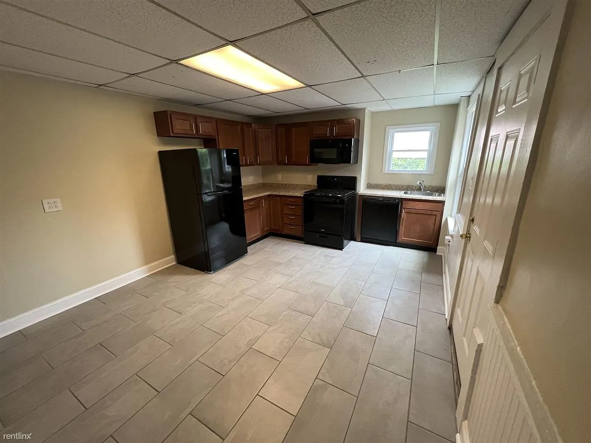 1811 Locust St — Photo 1