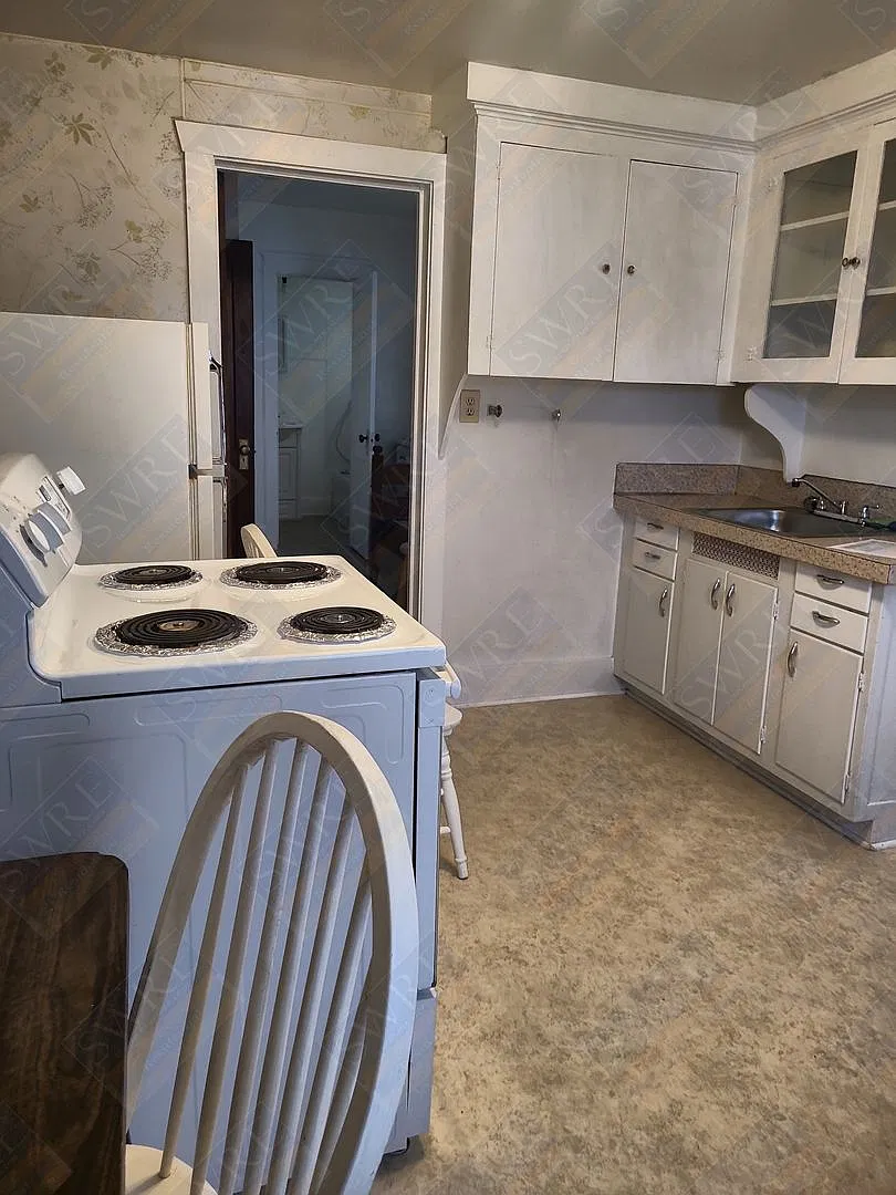 915 Lee St — Photo 3