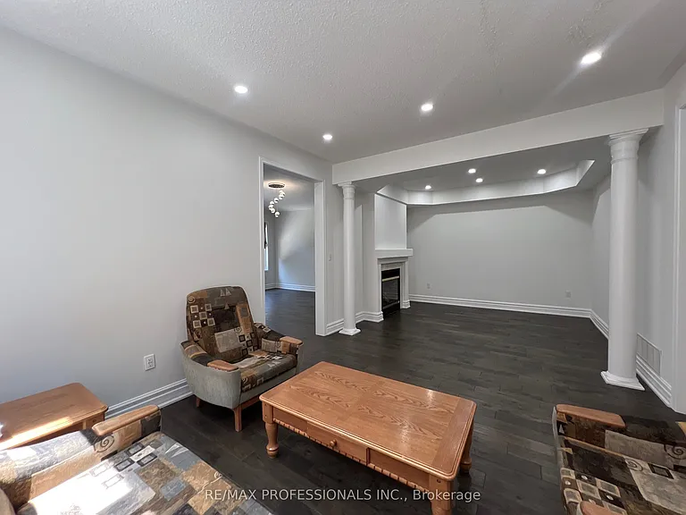 3895 Henrietta Way #MAIN — Photo 24