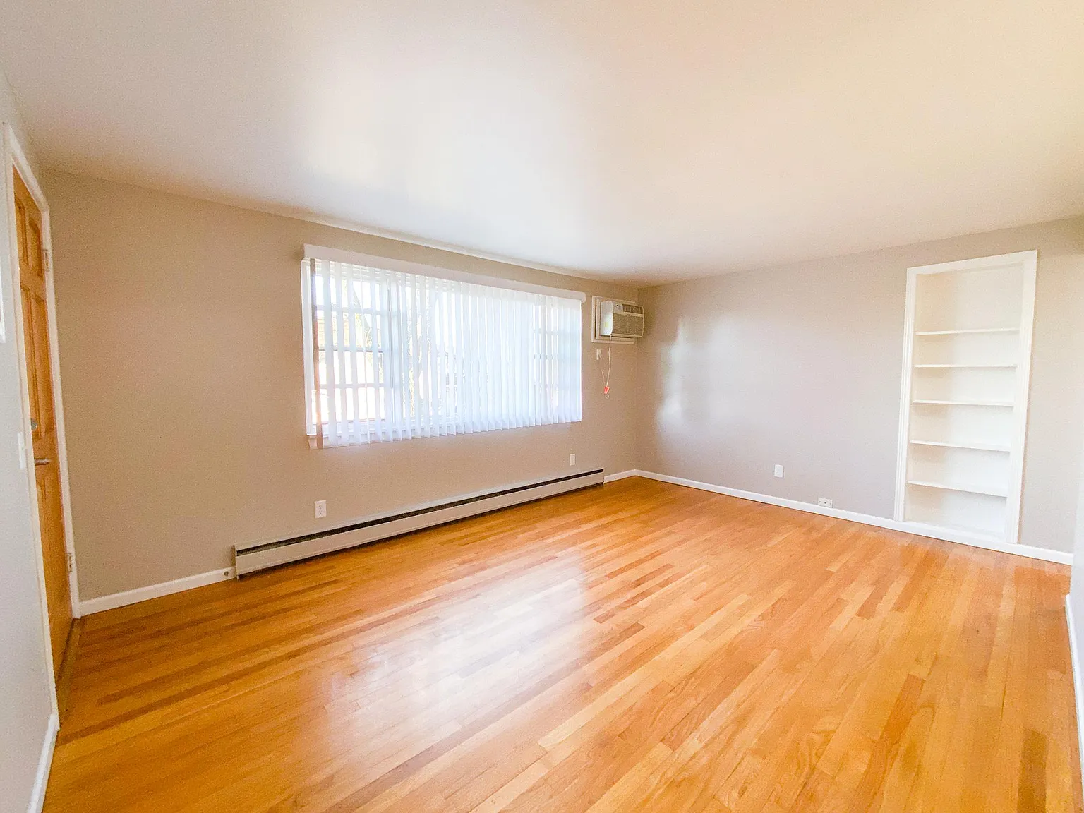 2 bed, 785 sqft, $1,405 — Photo 2