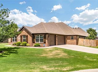 1200 SW Willow Bend Ave, Bentonville, AR 72713