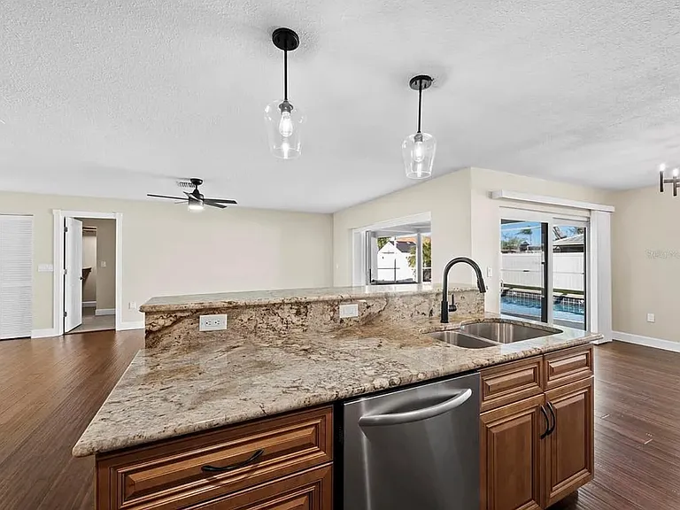 1856 Woodhaven Cir — Photo 9