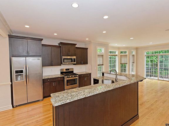5th image of 52 Bloomingrove Dr