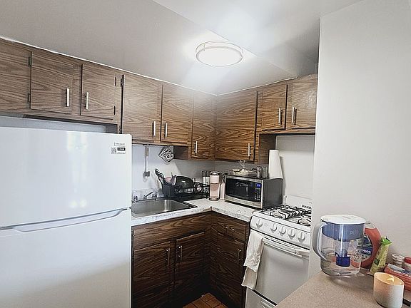 4th image of 160 Bleecker St APT 9DE