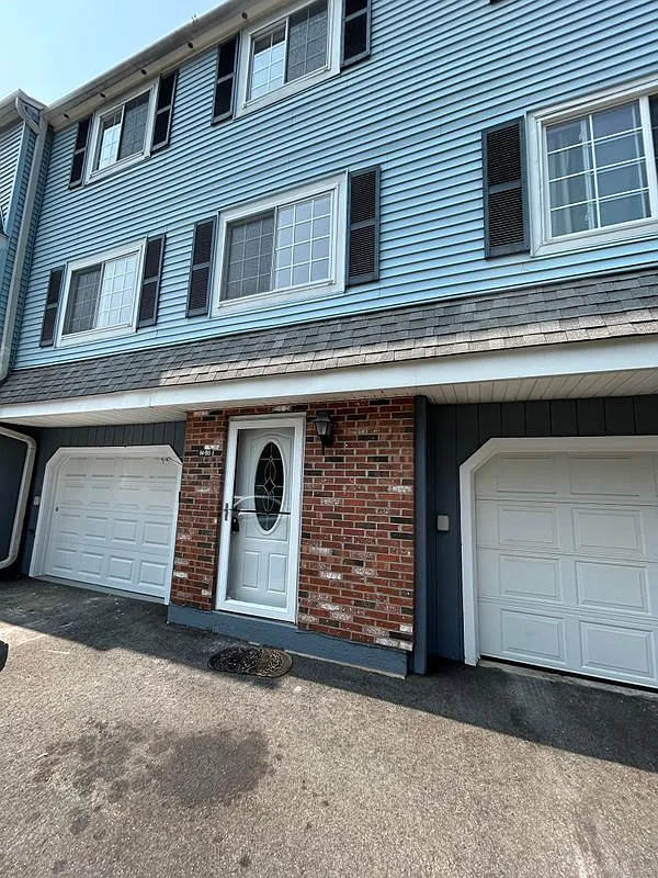 3 bed, 1.5 bath, 1260 sqft, $2,800 — Photo 1