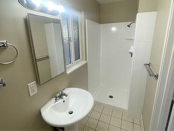 3rd image of 8836 Sunnybrook Ln