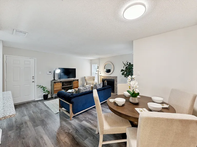 Altamonte Apartments — Photo 24