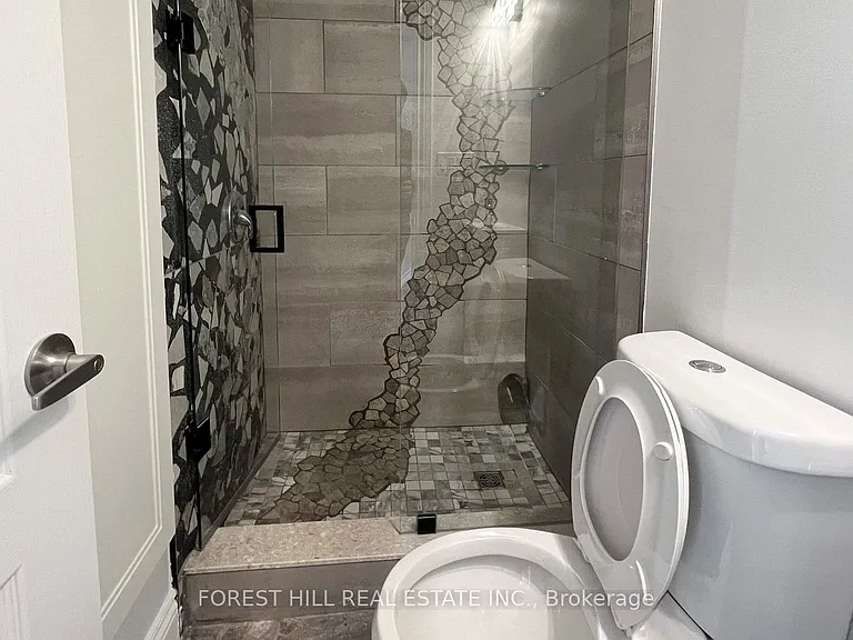 18 Boulding Dr #LOWER — Photo 5
