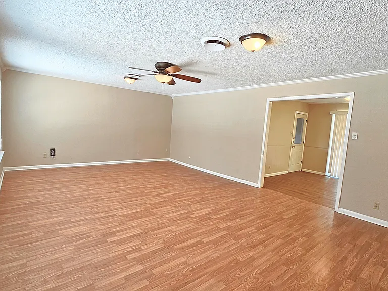 1204 Connell Dr — Photo 4