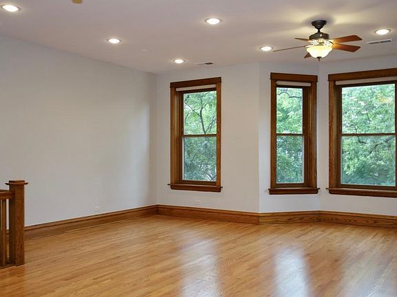 2nd image of 1624 N Wood St #3F