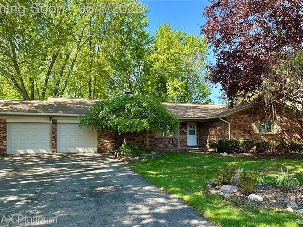 5248 Daniel Dr, Brighton, MI 48114