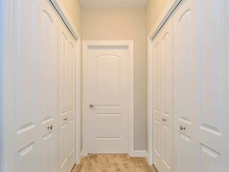 108 E Henry St #809 — Photo 8
