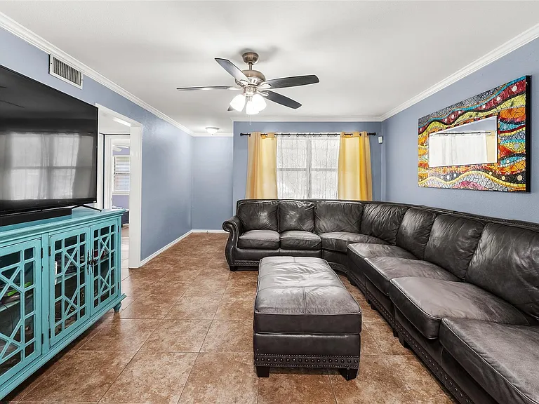 135 Navajo Cir — Photo 9