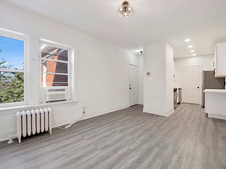 6405 N Wayne Ave #3 — Photo 2