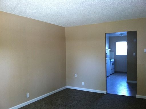 3rd image of 929 Illinois Ave APT 1