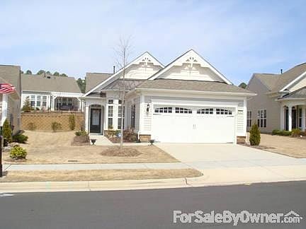 Front of house
						:
						Notice the wide lot