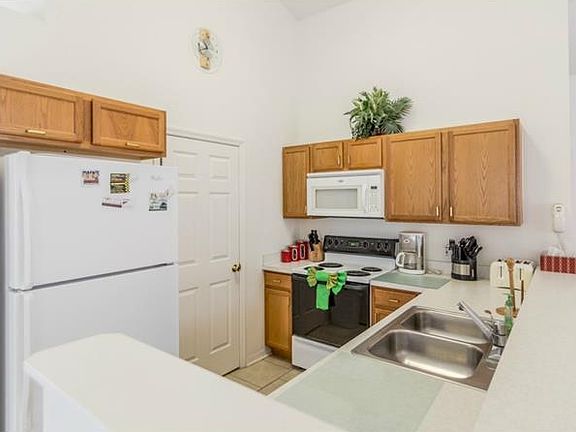 5th image of 212 Aylesbury Ln