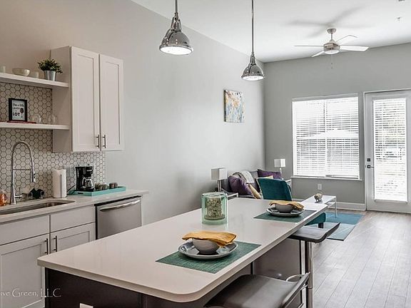 2nd image of 1020 E Broad St #108
