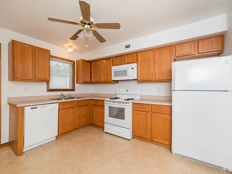 Pinnacle Heights Apartments — Photo 4
